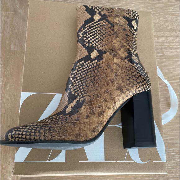 ZARA ANIMAL PRINT LEATHER BOOTS - Picture 14 of 15